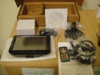 JZ-070VGA 7吋車用觸控式液晶螢幕 無亮點保固  採用增你強代理pixelwork 業界第一顯示晶片  可接車載電腦.GPS衛星導航.AV輸入(VGA+AV雙輸入) 7吋 AV/ D 面板高解析度 800*480 PIXELS, 可支援顯示 1024X768 Wide 寬螢幕讓您視野更寬闊 VGA訊號輸入可當電腦螢幕使用 AV2 畫面強制倒車切換功能  產品特性 ：   螢幕尺寸：7吋 Wide 寬螢幕 對比:450:1 度:550NIT 解晰度:WVGA 800*480PIXELS(2400*4